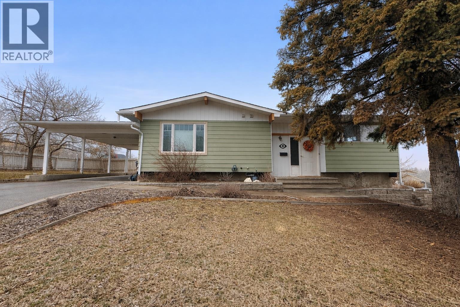 901 19th Avenue S, Cranbrook, British Columbia  V1C 3E7 - Photo 1 - 10379729