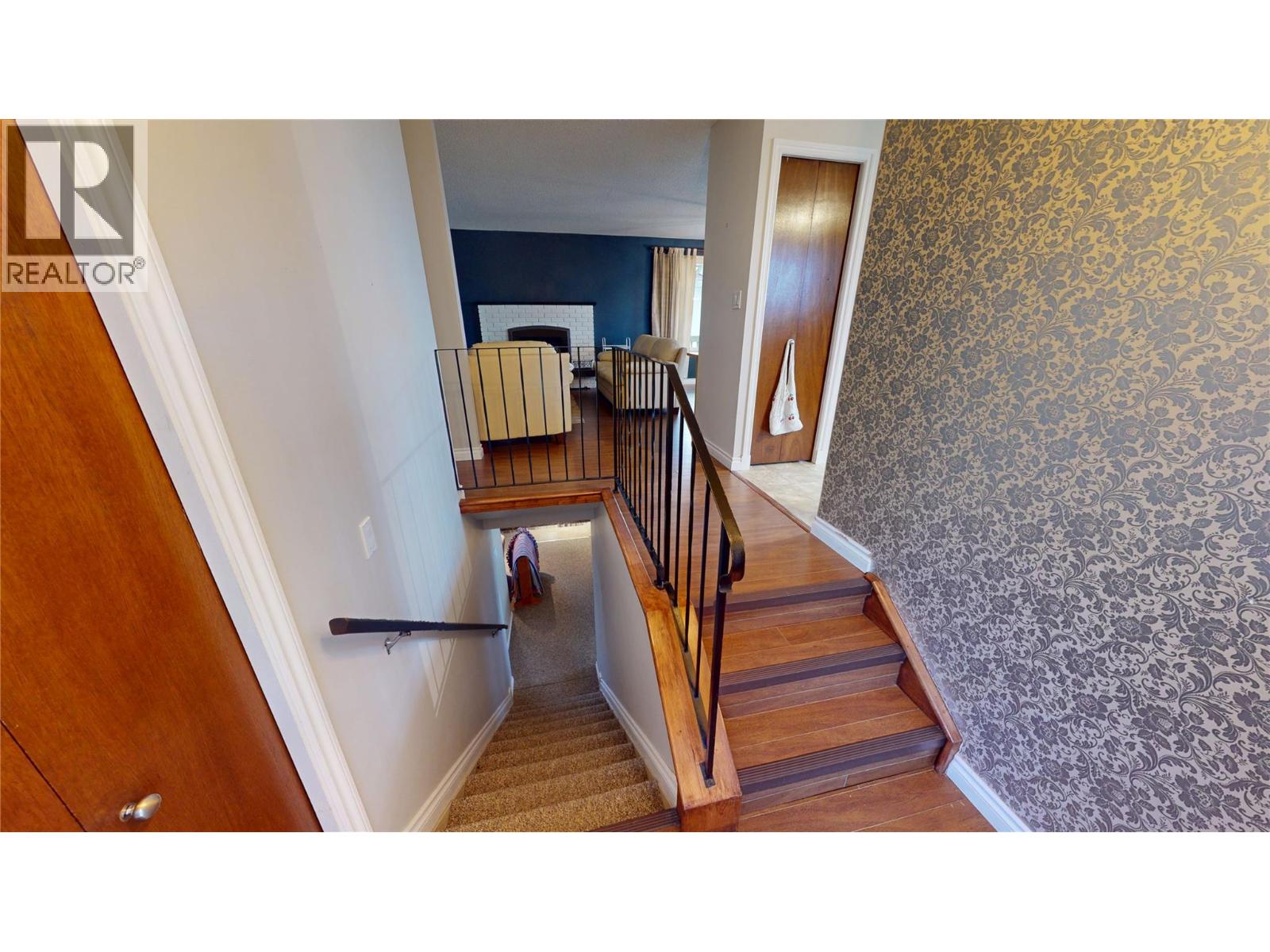 901 19th Avenue S, Cranbrook, British Columbia  V1C 3E7 - Photo 3 - 10379729