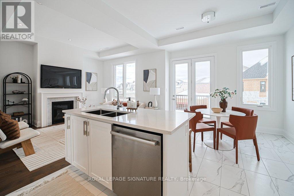 448 York Downs Boulevard, Markham, Ontario  L6C 3R3 - Photo 12 - N12892978