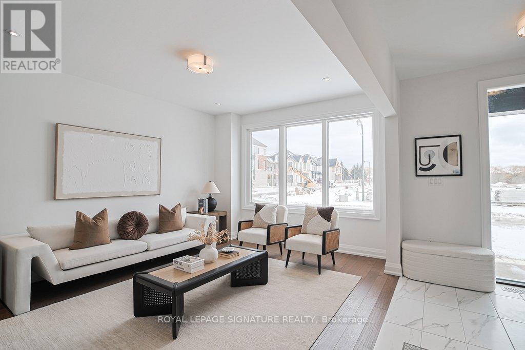 448 York Downs Boulevard, Markham, Ontario  L6C 3R3 - Photo 5 - N12892978