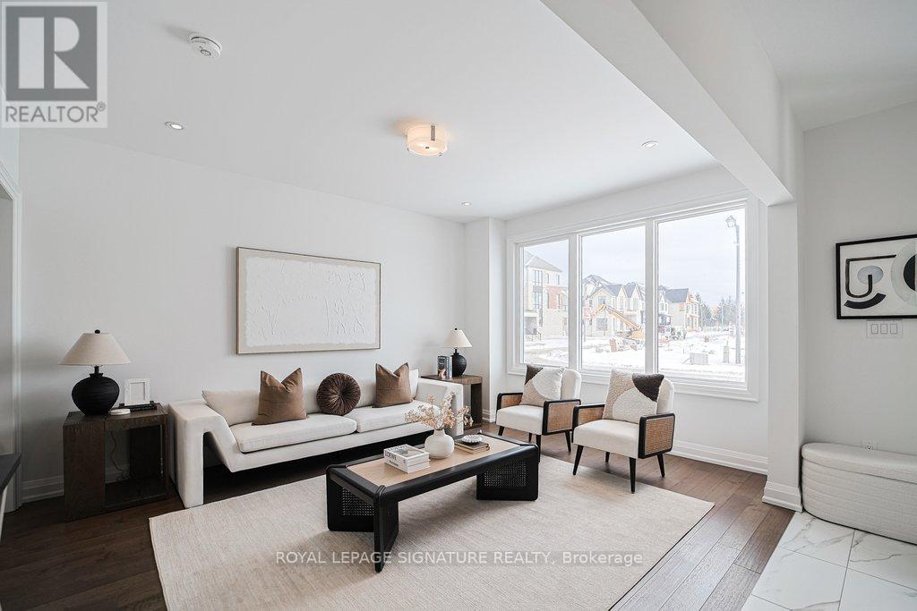 448 York Downs Boulevard, Markham, Ontario  L6C 3R3 - Photo 7 - N12892978