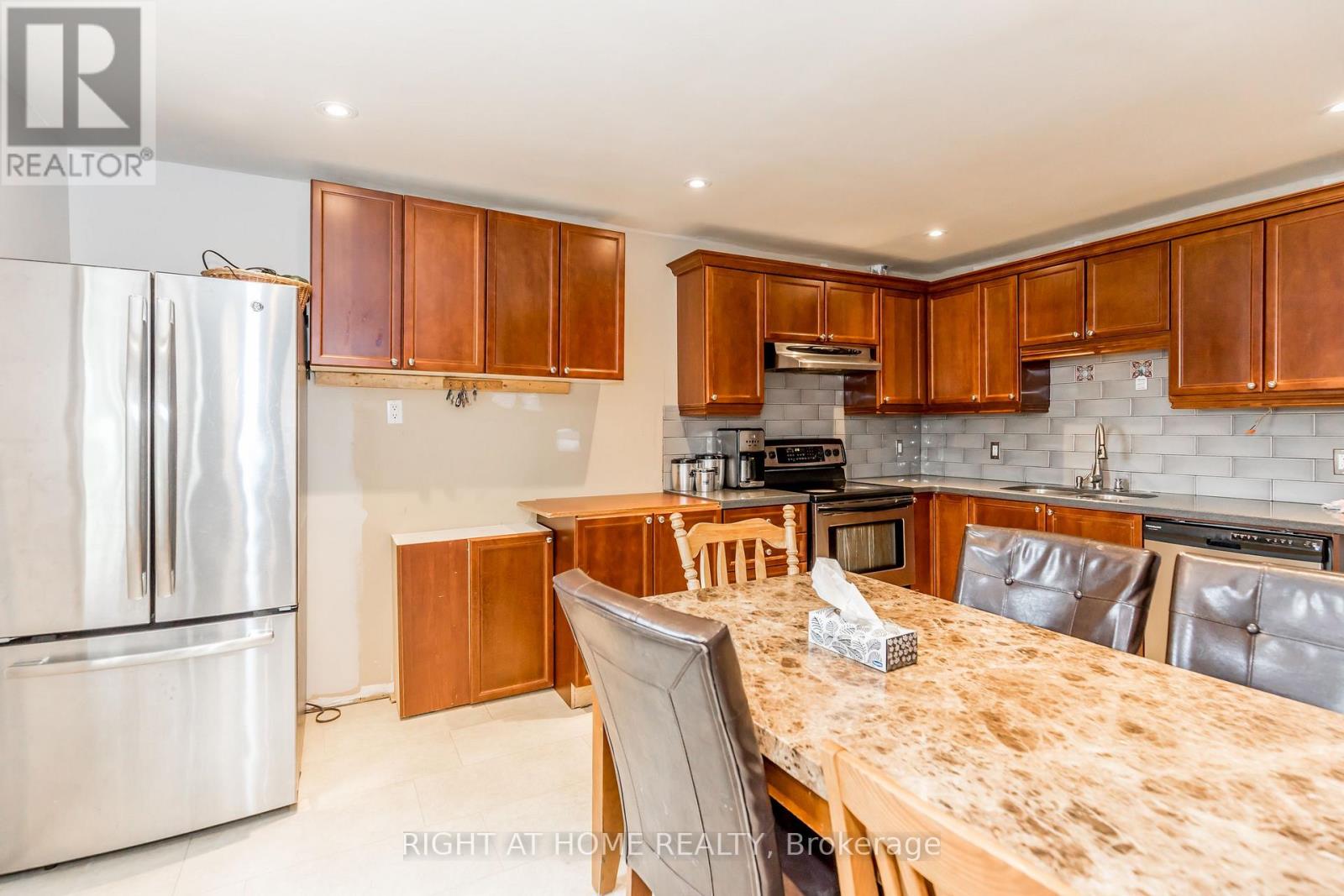 93 John Street E, Bradford West Gwillimbury, Ontario  L3Z 1G4 - Photo 3 - N12893140