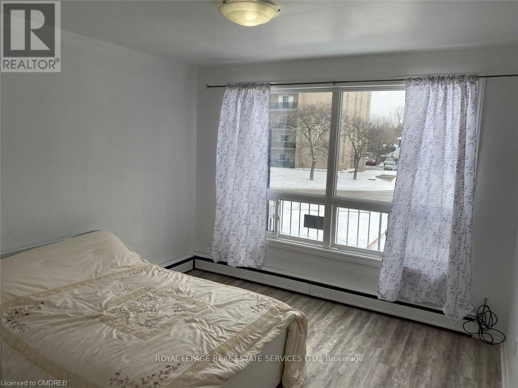 Second Floor - 385 Kerr Street, Oakville, Ontario  L6K 3B9 - Photo 12 - W12892958