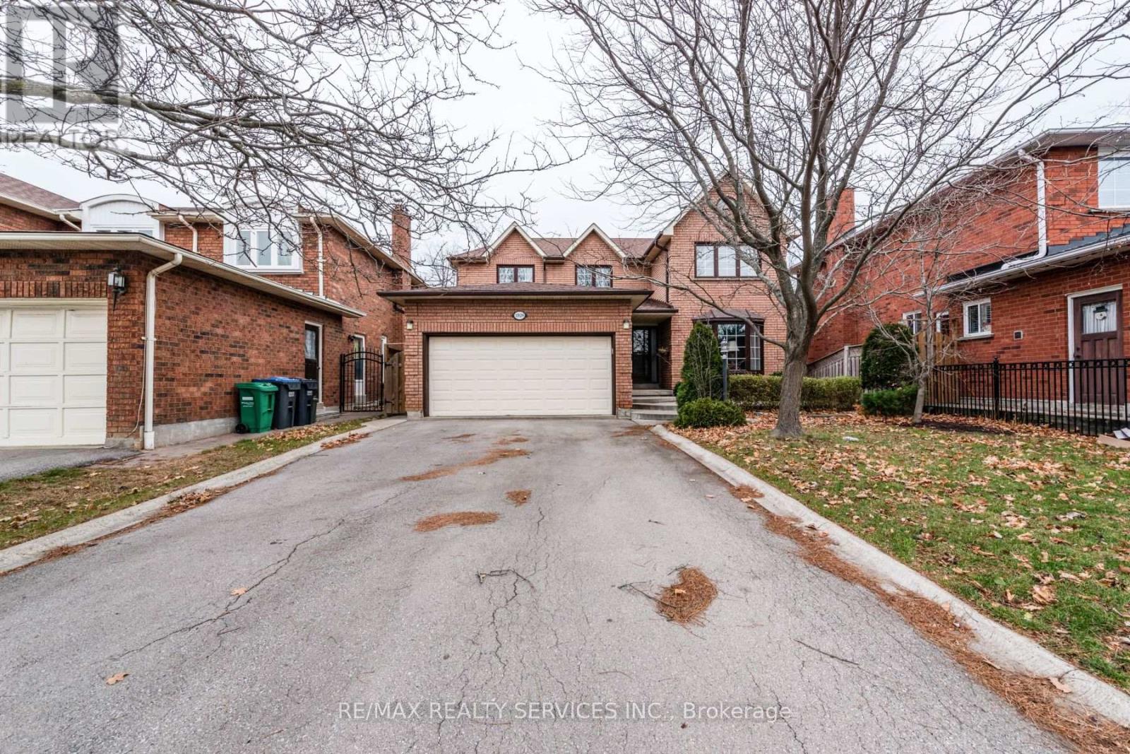 1928 Aldermead Road, Mississauga, Ontario  L5M 2Z9 - Photo 2 - W12892986