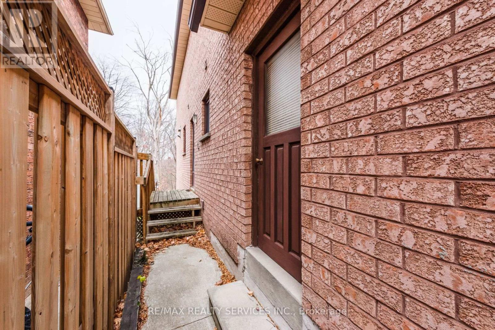 1928 Aldermead Road, Mississauga, Ontario  L5M 2Z9 - Photo 47 - W12892986