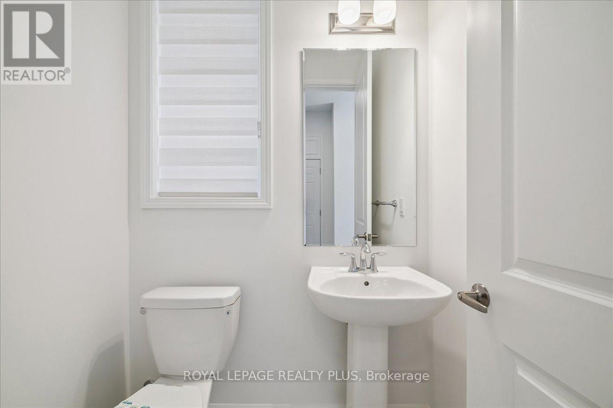 3224 Meadowridge Drive, Oakville, Ontario  L6H 8B4 - Photo 6 - W12893046