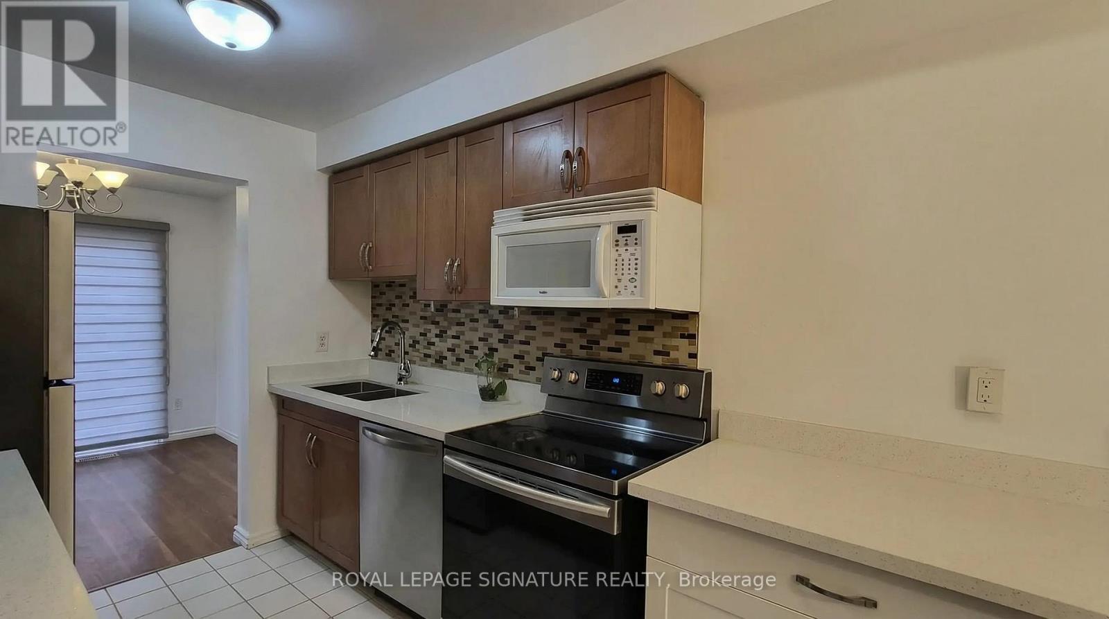 15 - 1039 Cedarglen Gate, Mississauga, Ontario  L5C 3A7 - Photo 11 - W12893050