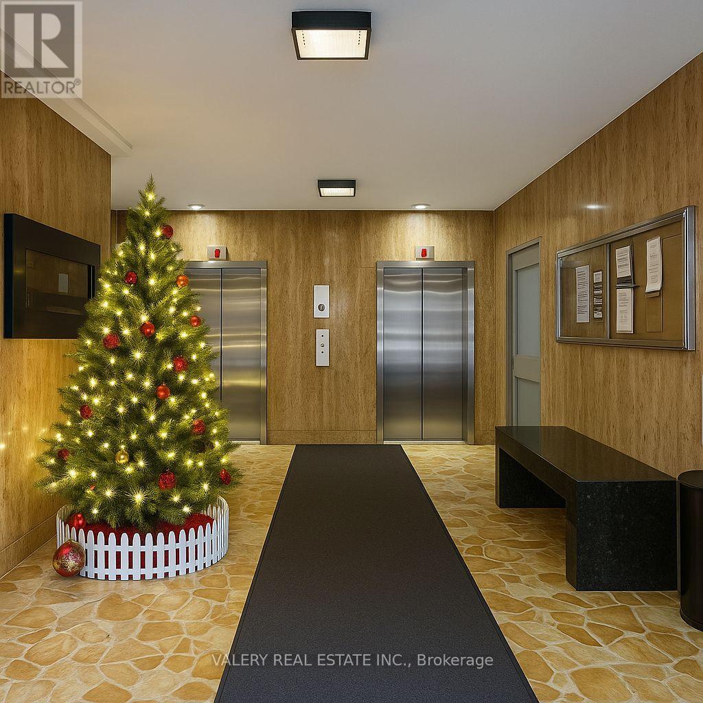 906 - 70 Park Street E, Mississauga, Ontario  L5G 1M5 - Photo 2 - W12893068