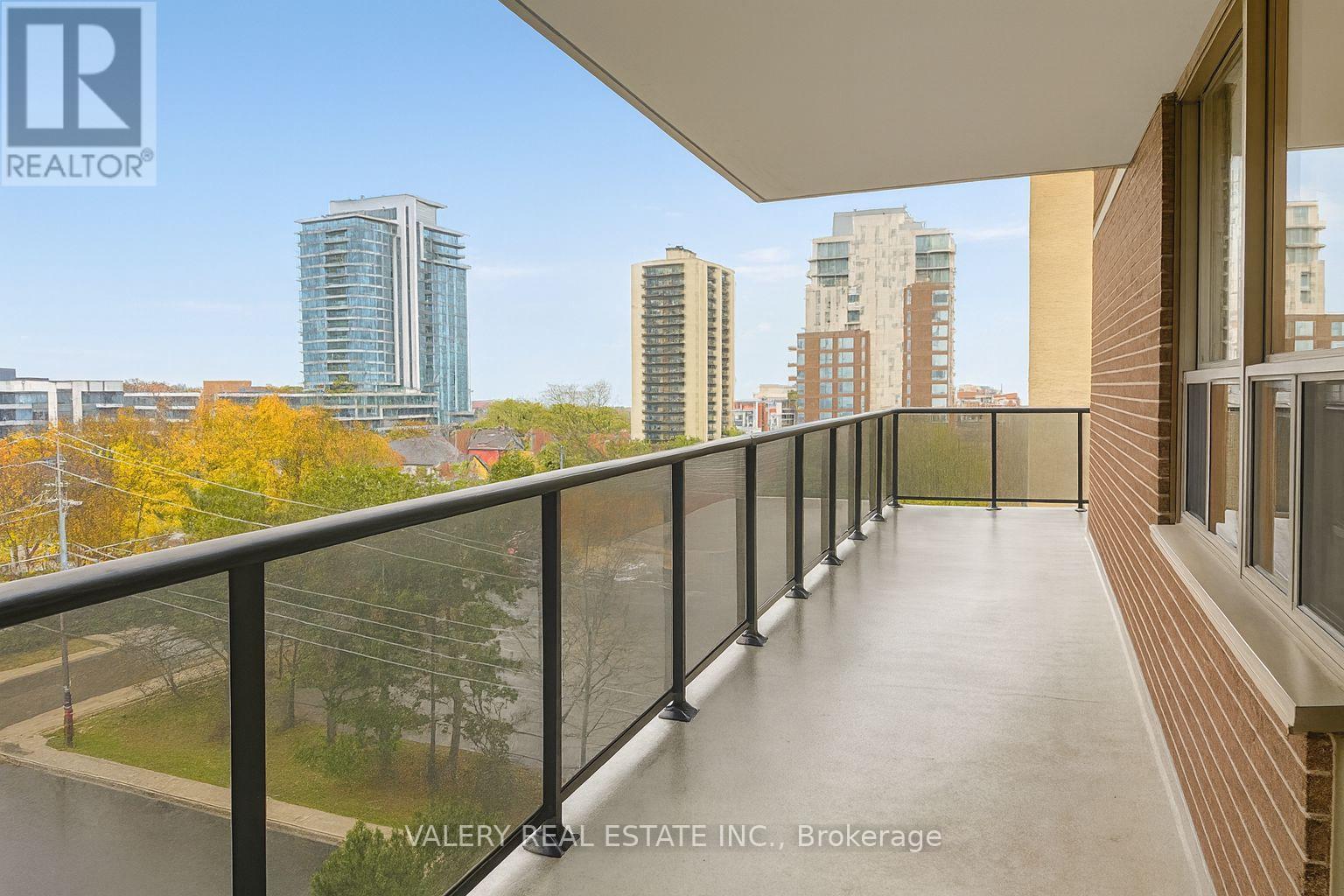 906 - 70 Park Street E, Mississauga, Ontario  L5G 1M5 - Photo 5 - W12893068