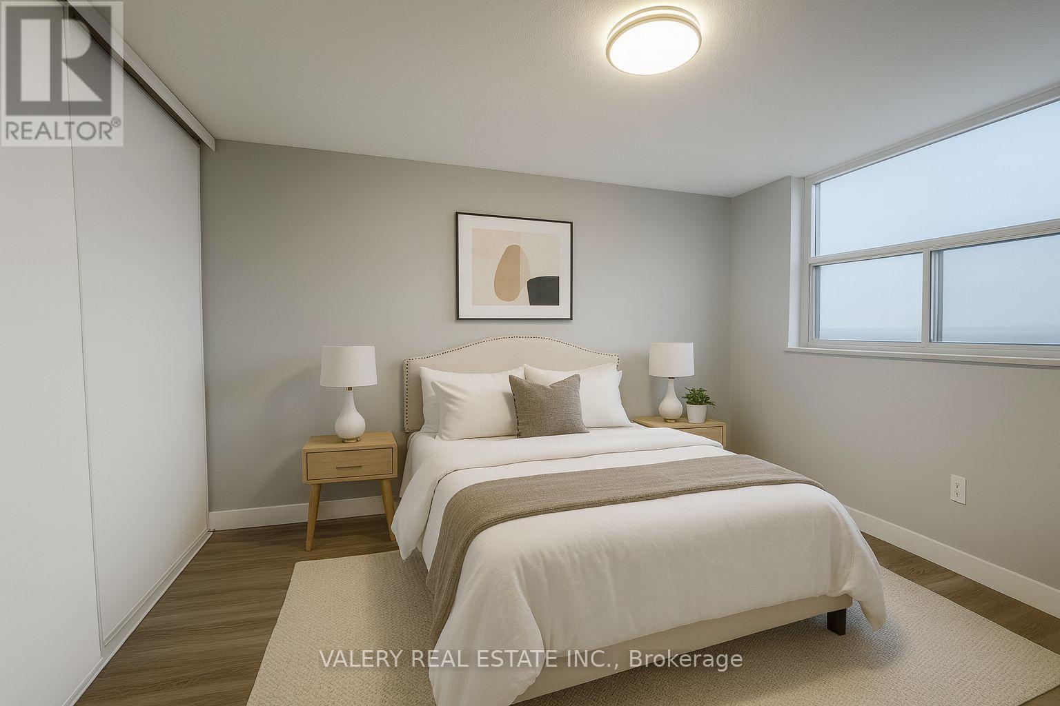 1708 - 70 Park Street E, Mississauga, Ontario  L5G 1M5 - Photo 5 - W12893070