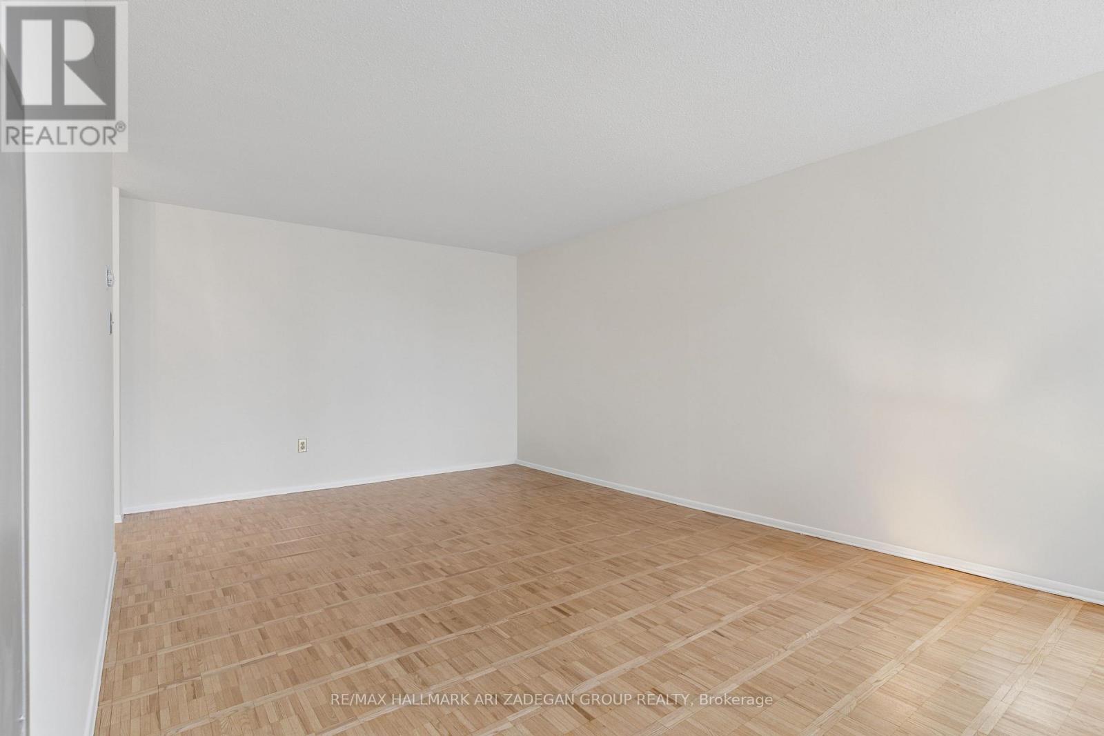 2704 - 3560 Kaneff Crescent, Mississauga, Ontario  L5A 4A1 - Photo 10 - W12893120