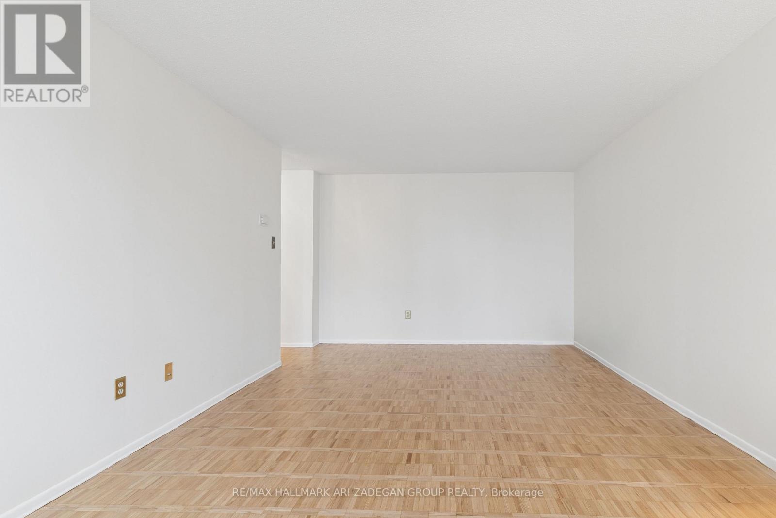 2704 - 3560 Kaneff Crescent, Mississauga, Ontario  L5A 4A1 - Photo 11 - W12893120