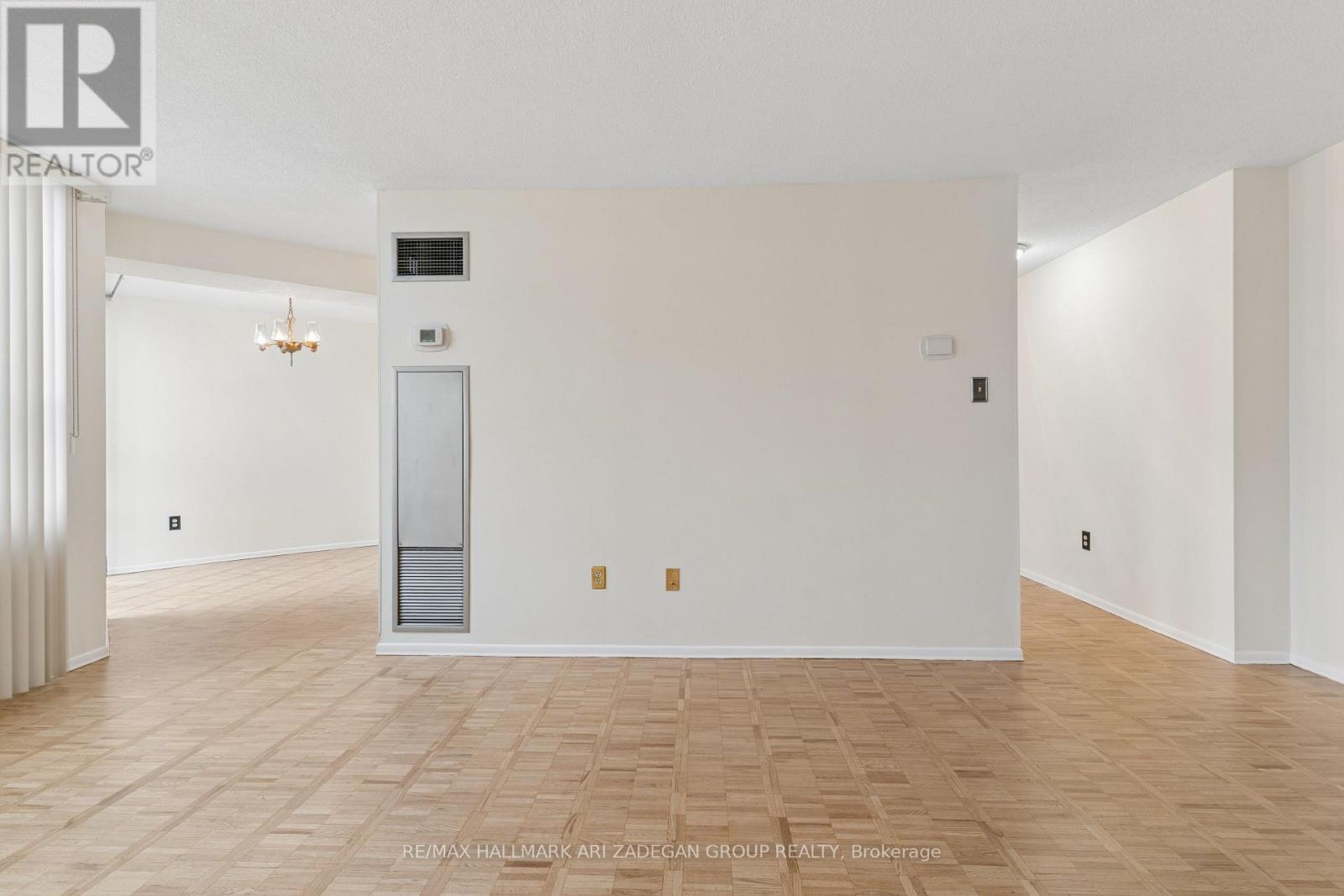 2704 - 3560 Kaneff Crescent, Mississauga, Ontario  L5A 4A1 - Photo 13 - W12893120