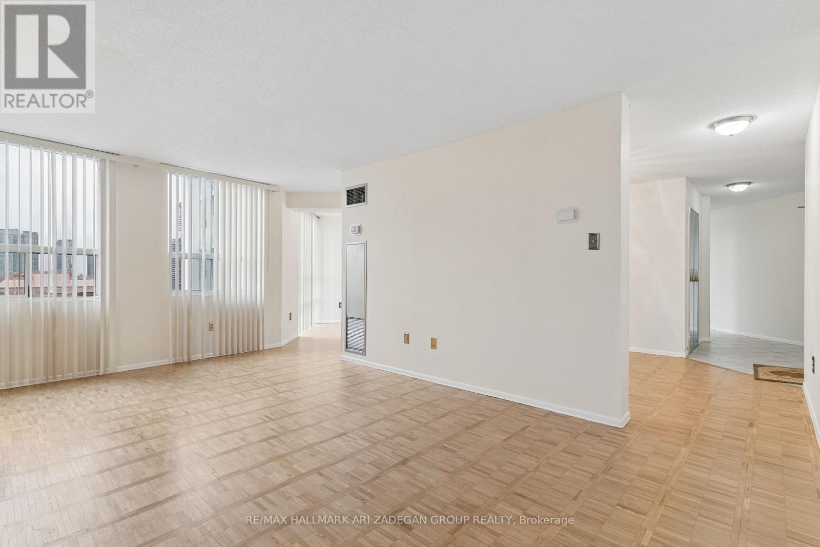 2704 - 3560 Kaneff Crescent, Mississauga, Ontario  L5A 4A1 - Photo 14 - W12893120