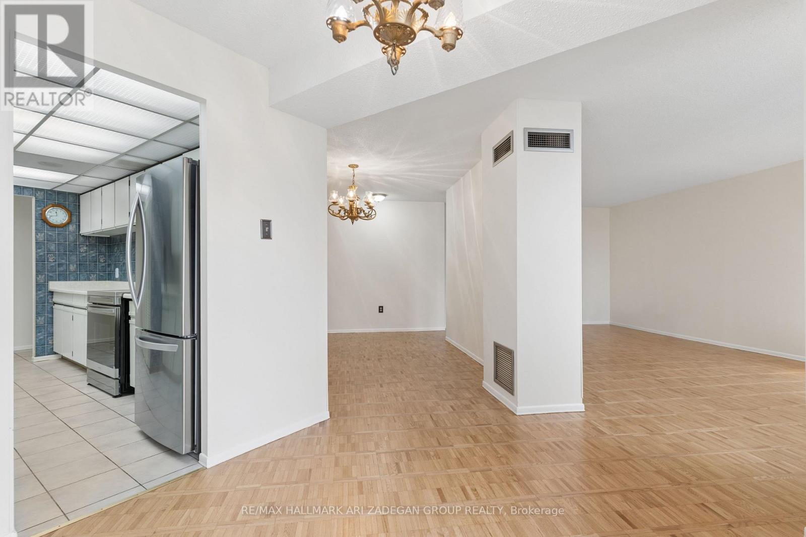 2704 - 3560 Kaneff Crescent, Mississauga, Ontario  L5A 4A1 - Photo 15 - W12893120