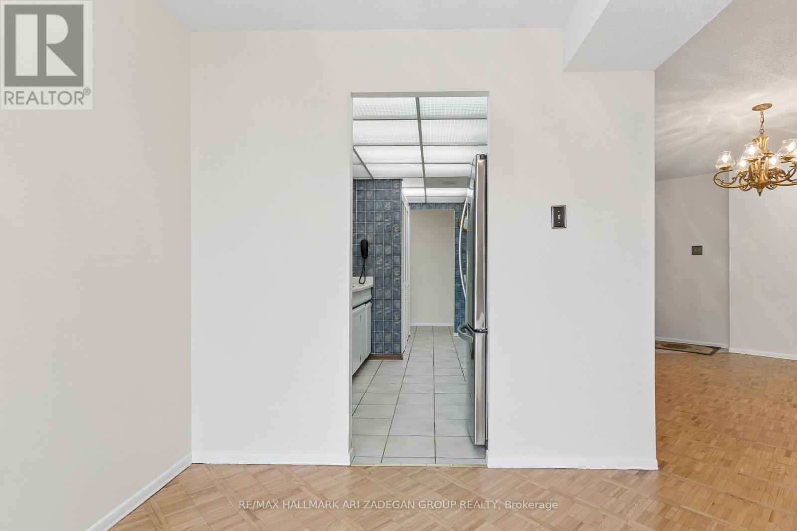 2704 - 3560 Kaneff Crescent, Mississauga, Ontario  L5A 4A1 - Photo 16 - W12893120