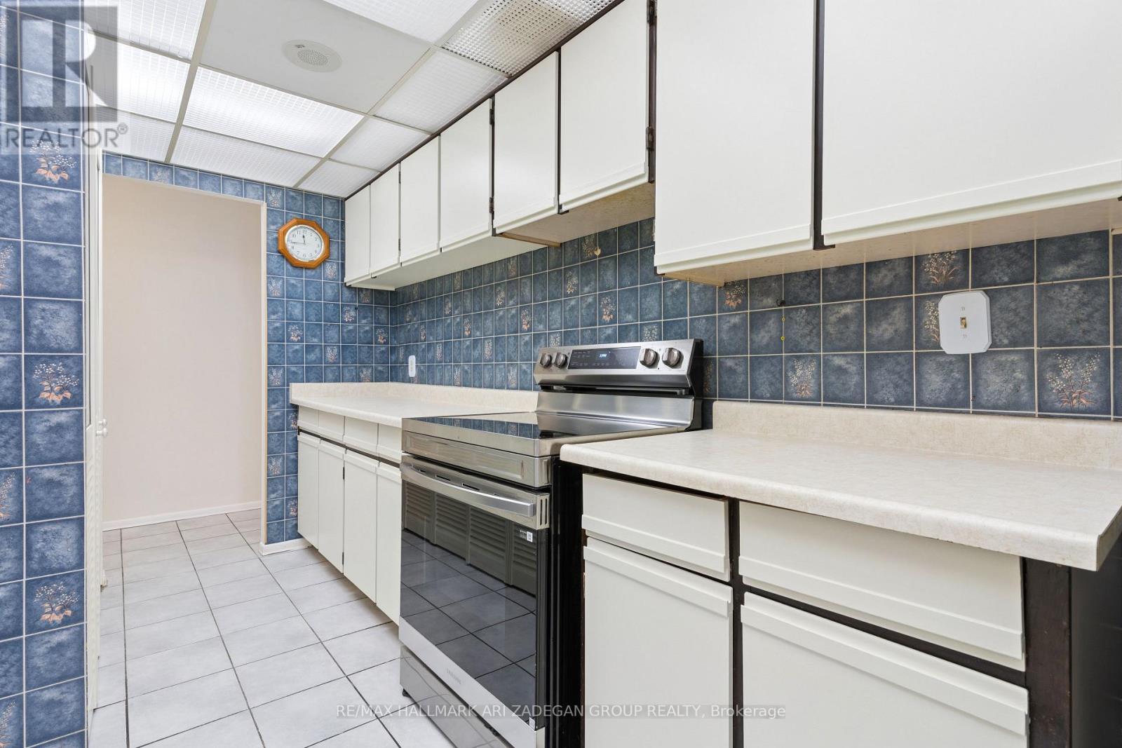 2704 - 3560 Kaneff Crescent, Mississauga, Ontario  L5A 4A1 - Photo 18 - W12893120