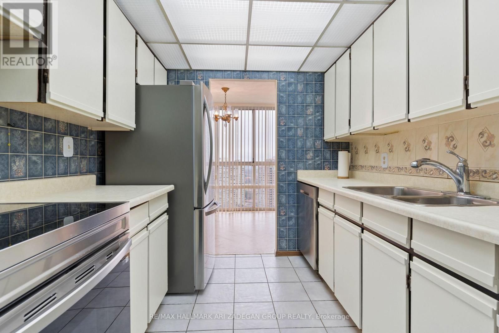 2704 - 3560 Kaneff Crescent, Mississauga, Ontario  L5A 4A1 - Photo 19 - W12893120