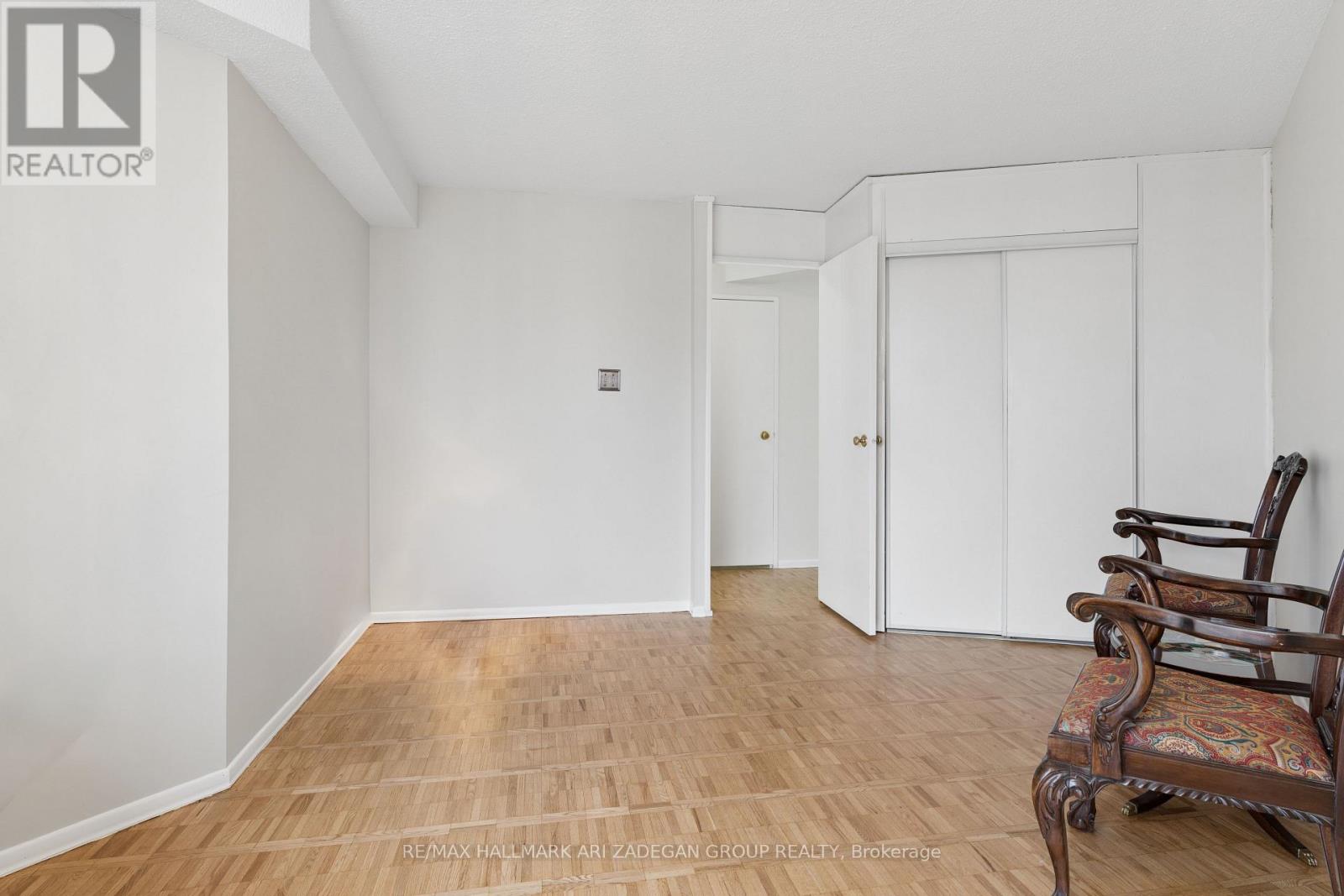 2704 - 3560 Kaneff Crescent, Mississauga, Ontario  L5A 4A1 - Photo 26 - W12893120