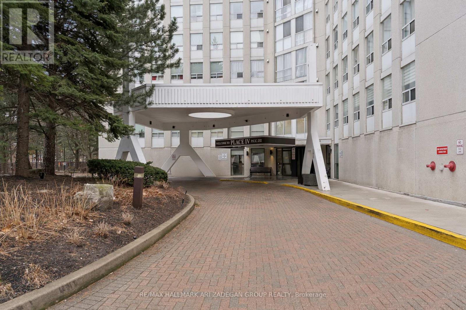 2704 - 3560 Kaneff Crescent, Mississauga, Ontario  L5A 4A1 - Photo 3 - W12893120