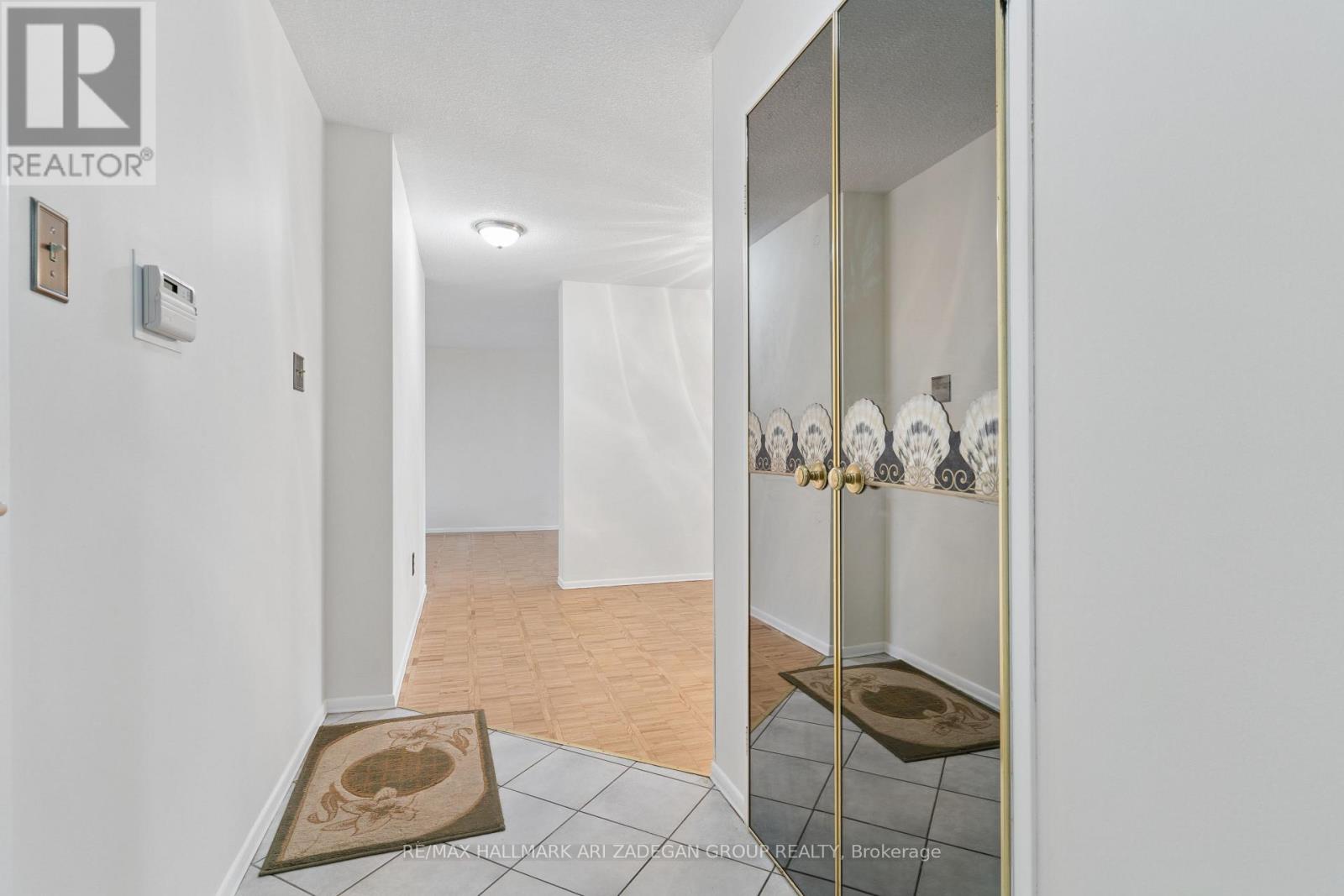 2704 - 3560 Kaneff Crescent, Mississauga, Ontario  L5A 4A1 - Photo 4 - W12893120