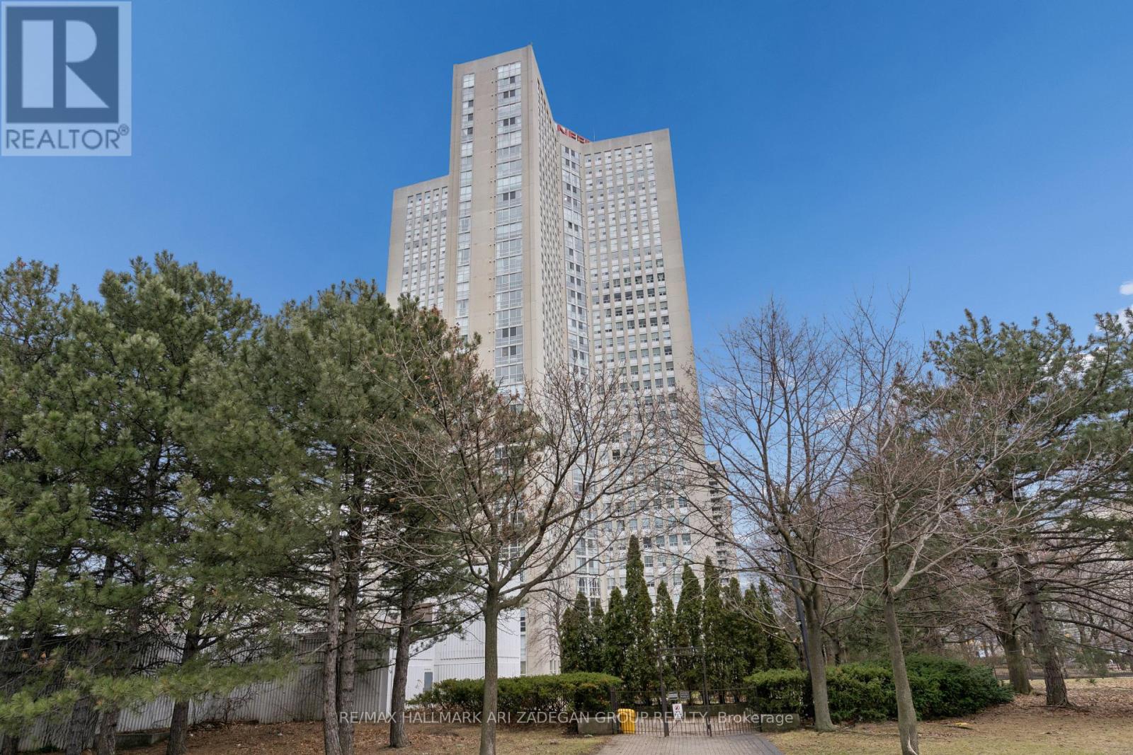 2704 - 3560 Kaneff Crescent, Mississauga, Ontario  L5A 4A1 - Photo 42 - W12893120