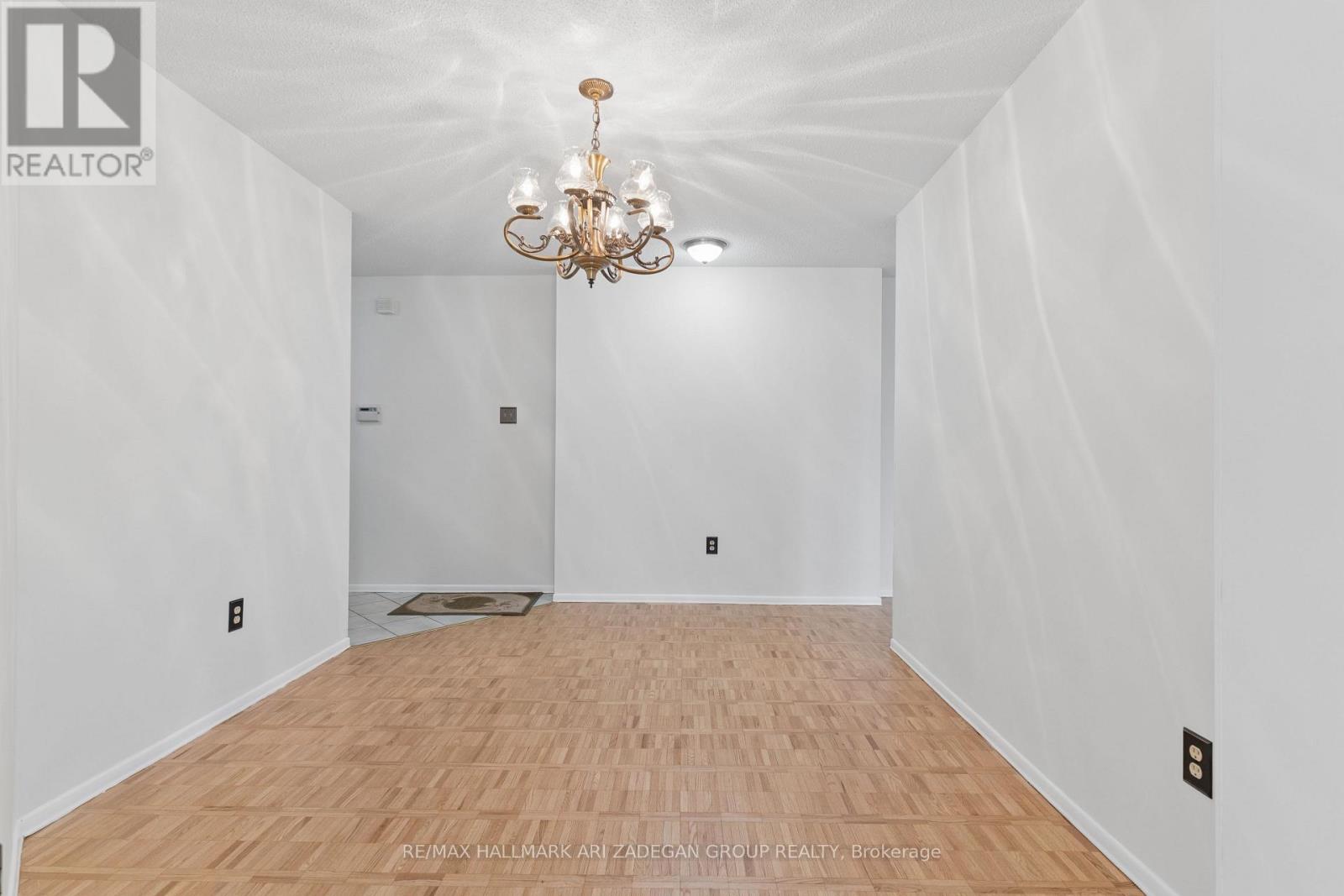 2704 - 3560 Kaneff Crescent, Mississauga, Ontario  L5A 4A1 - Photo 8 - W12893120