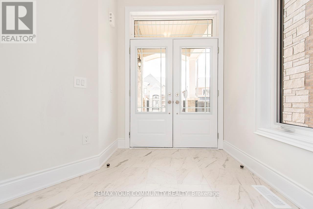 83 James Walker Avenue, Caledon, Ontario  L7C 4N1 - Photo 3 - W12893166