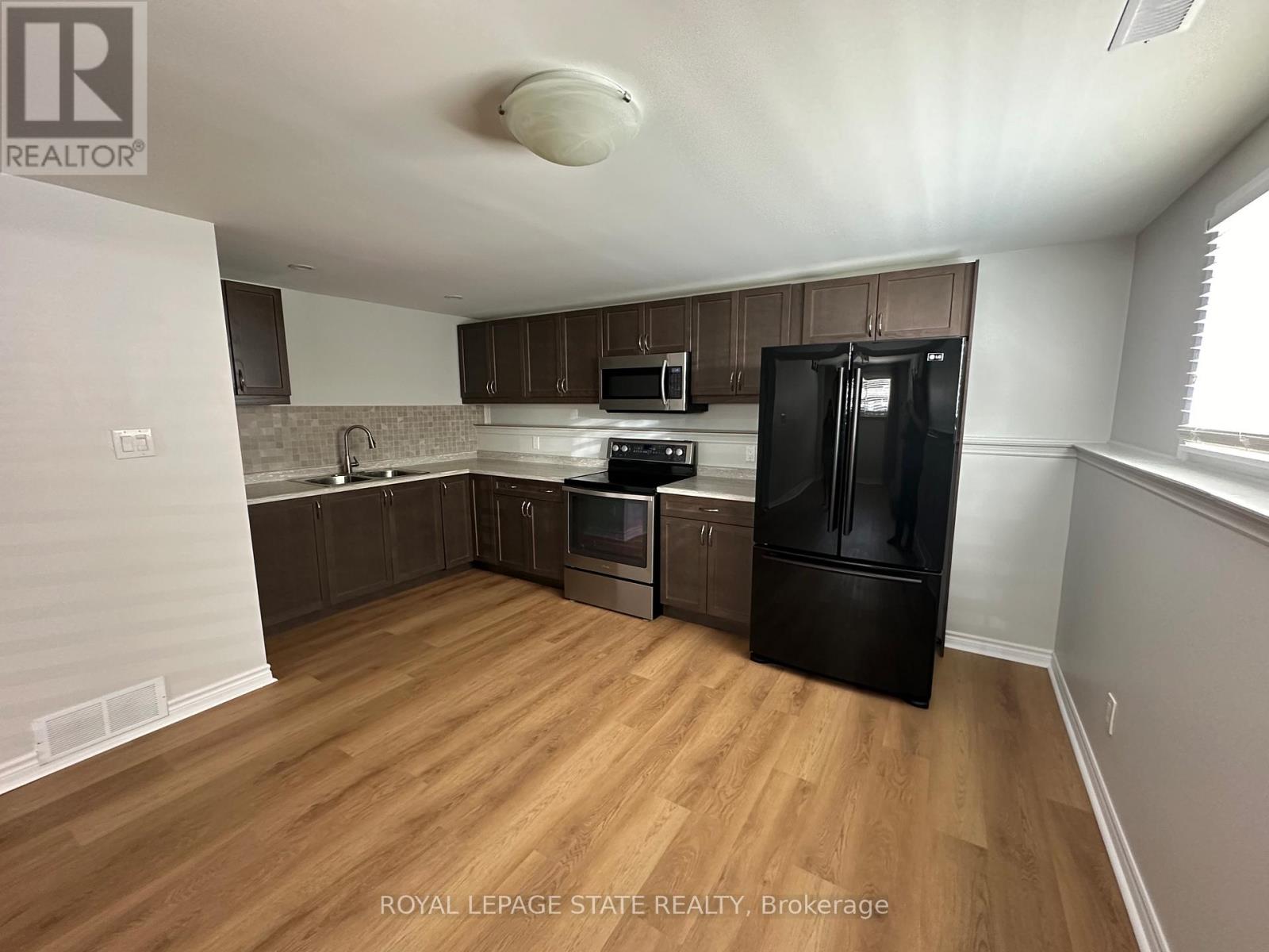 B - 36 Inglewood Court, Grimsby (Grimsby Beach), Ontario  L3M 4S2 - Photo 10 - X12893144