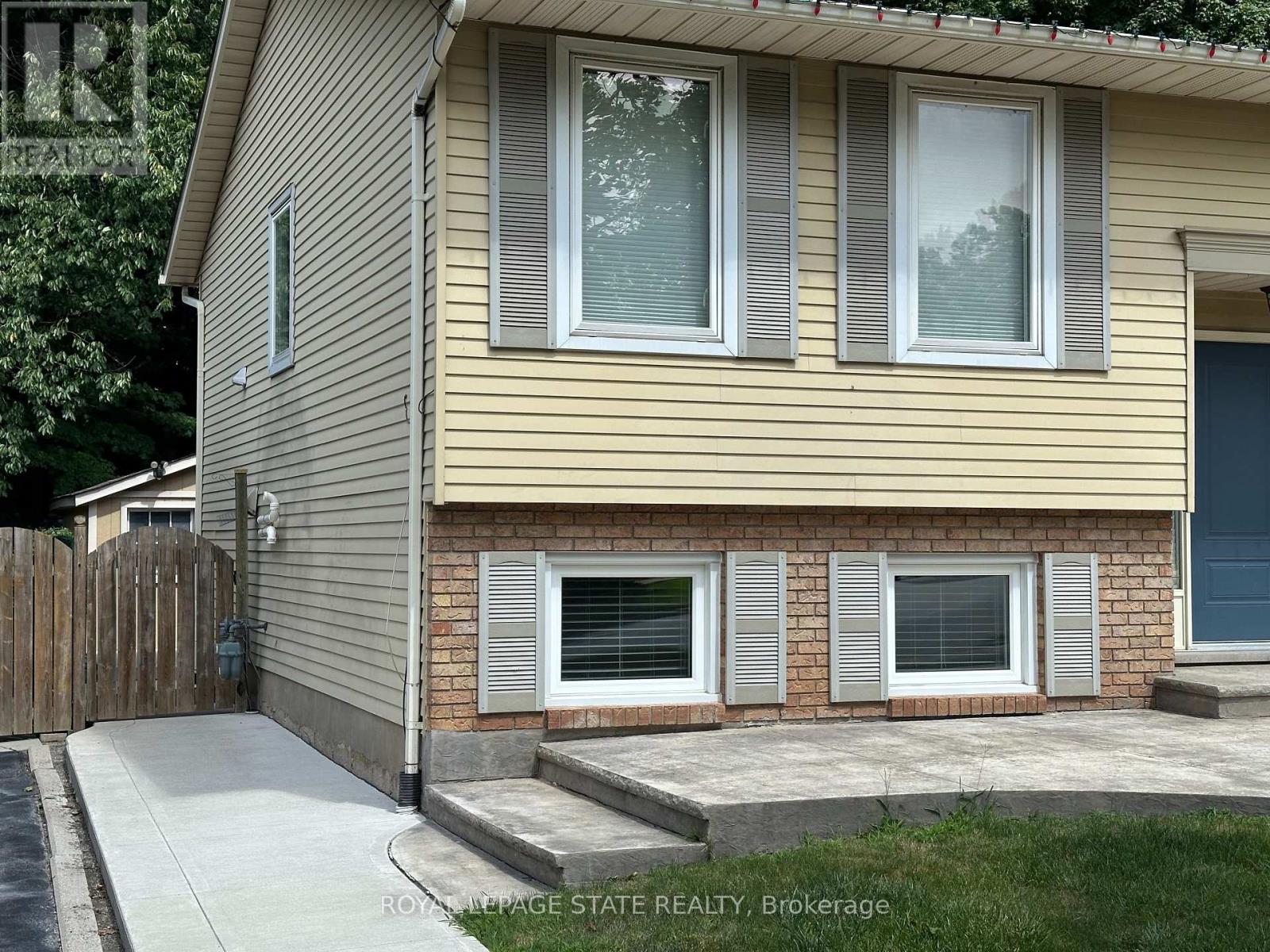 B - 36 Inglewood Court, Grimsby (Grimsby Beach), Ontario  L3M 4S2 - Photo 6 - X12893144