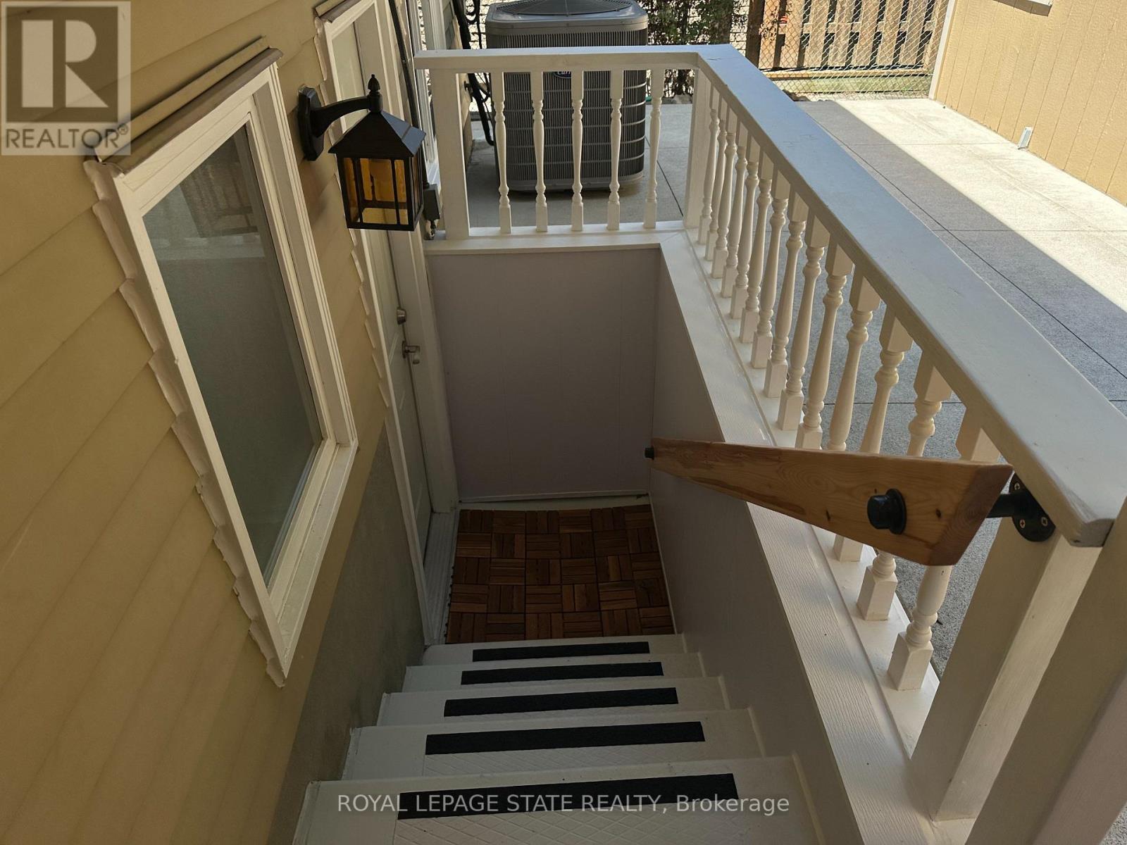 B - 36 Inglewood Court, Grimsby (Grimsby Beach), Ontario  L3M 4S2 - Photo 8 - X12893144