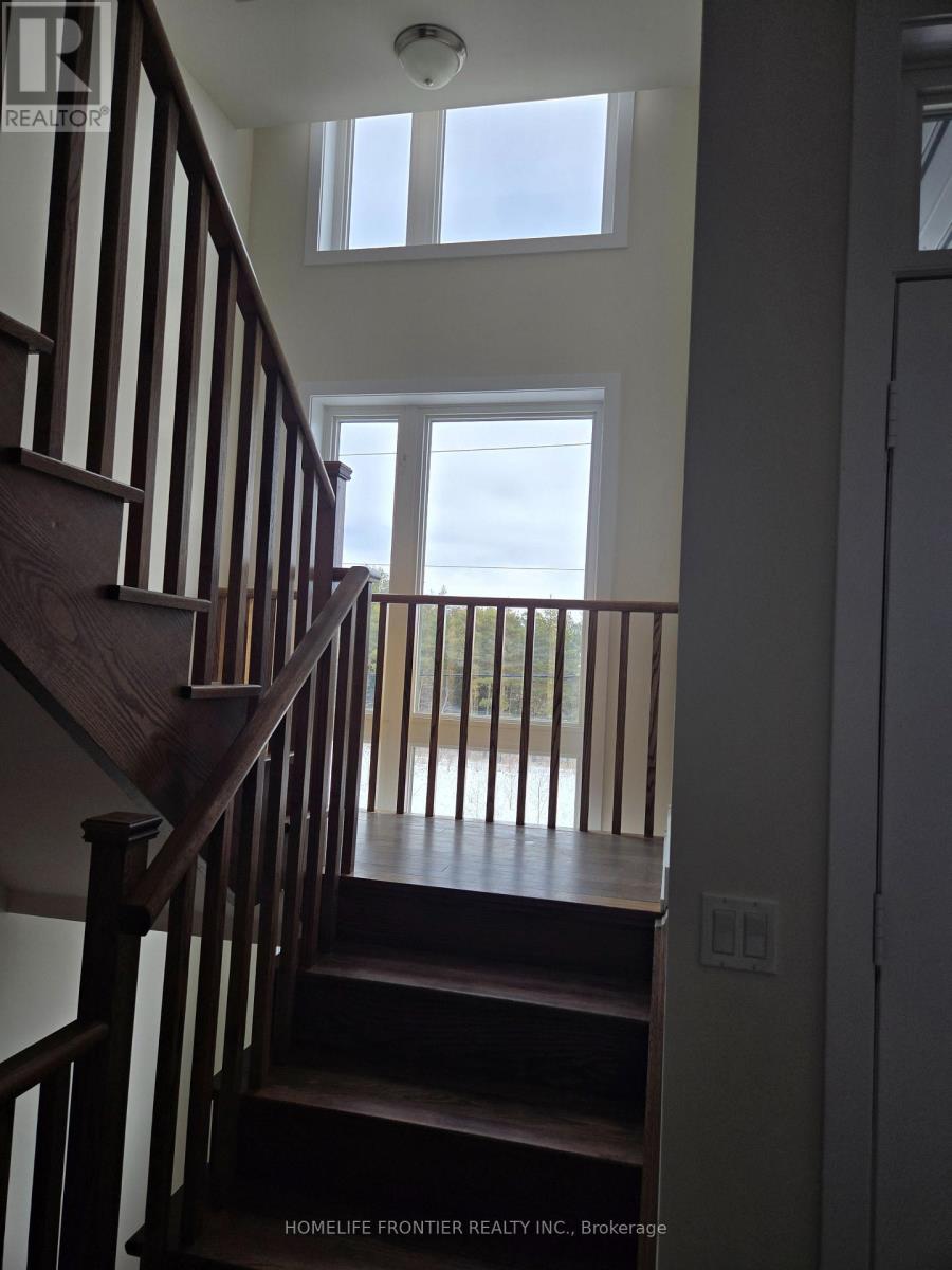 39 Credit Lane, Richmond Hill, Ontario  L4E 1G9 - Photo 8 - N12881042