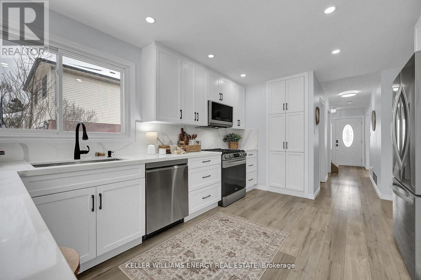 848 Copperfield Drive, Oshawa, Ontario  L1K 1P5 - Photo 3 - E12893222