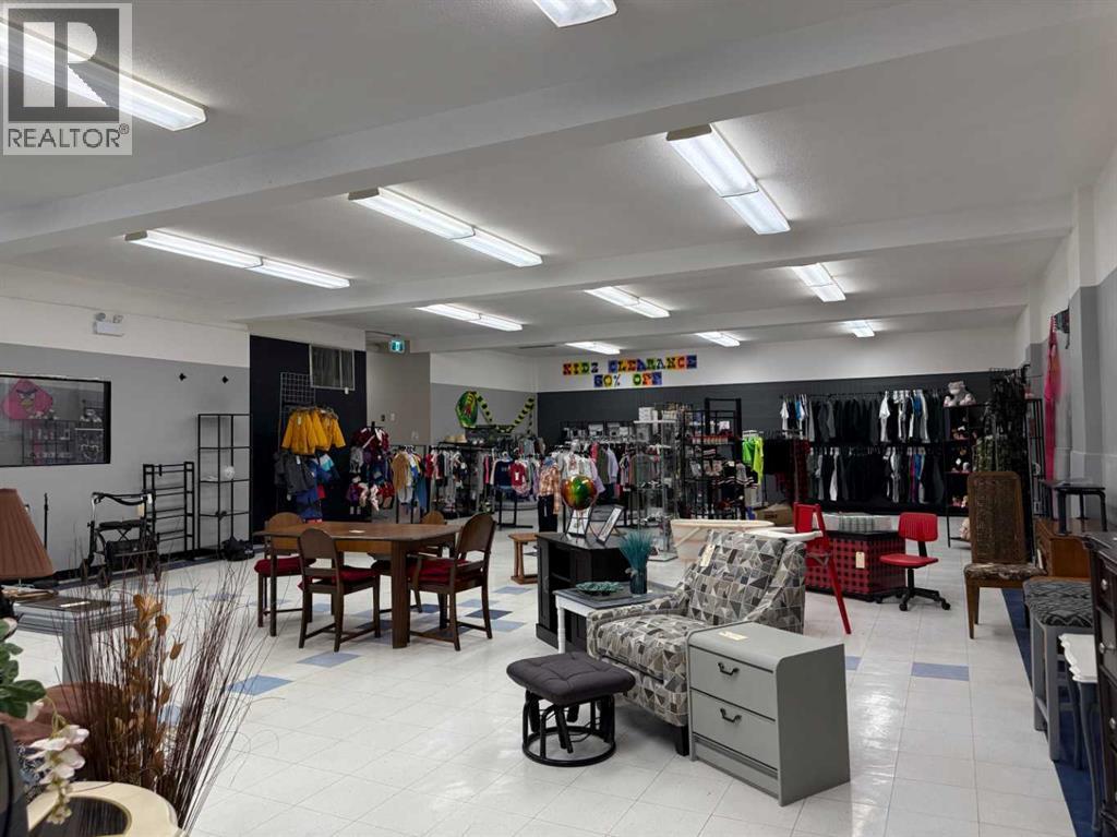 5004 51 Ave, Ponoka, Alberta  T4J 1R7 - Photo 4 - A2273960