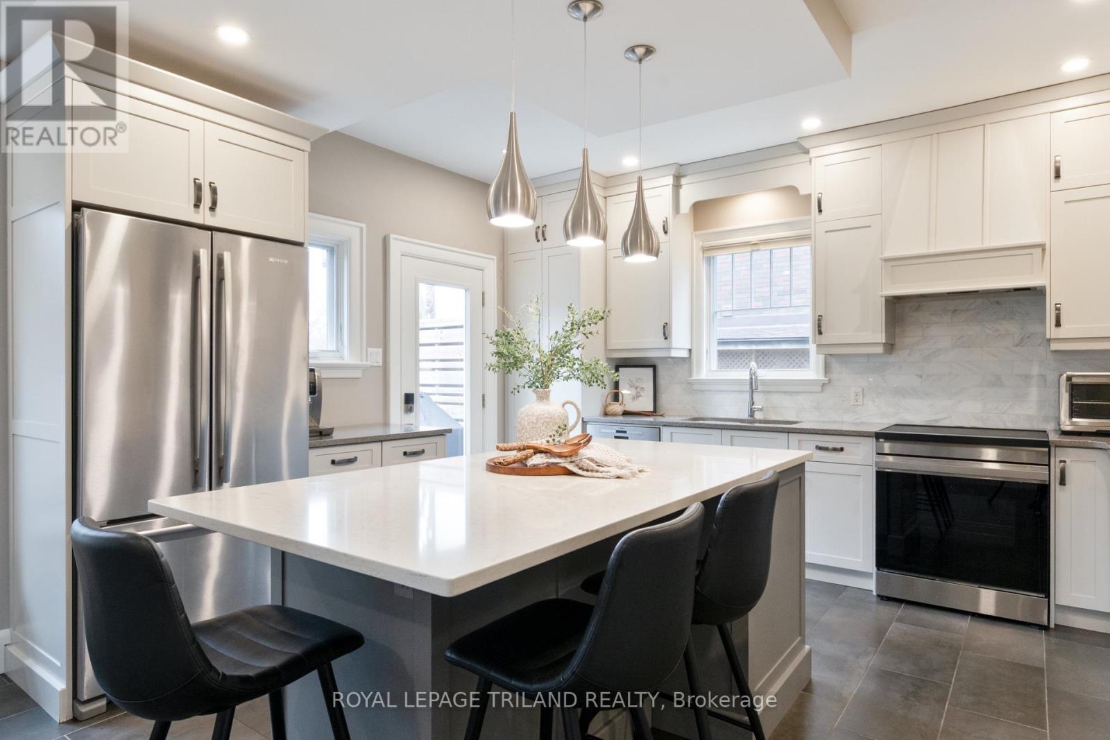 36 Mckenzie Avenue, London South, Ontario  N6C 1V3 - Photo 10 - X12893262