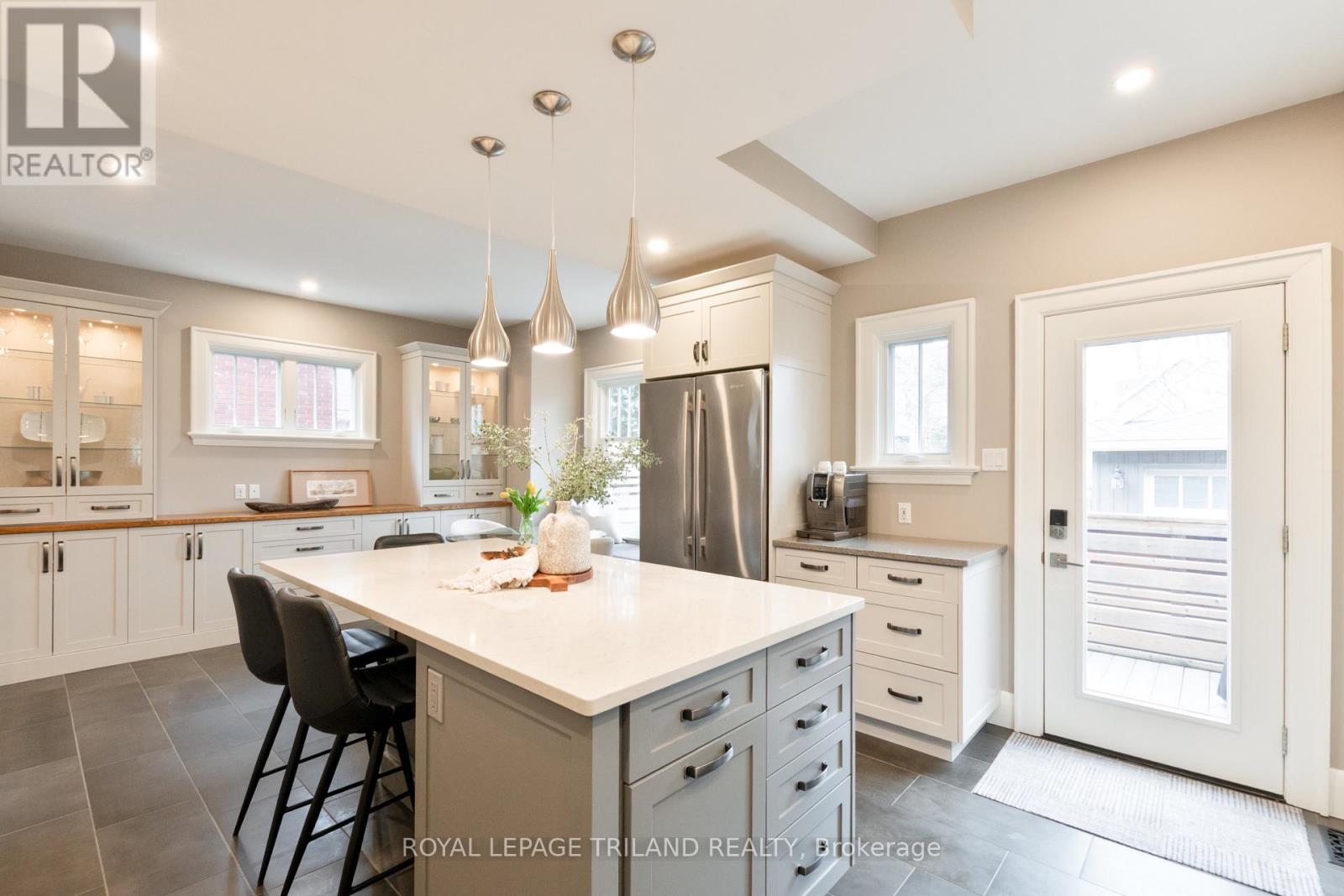 36 Mckenzie Avenue, London South, Ontario  N6C 1V3 - Photo 11 - X12893262