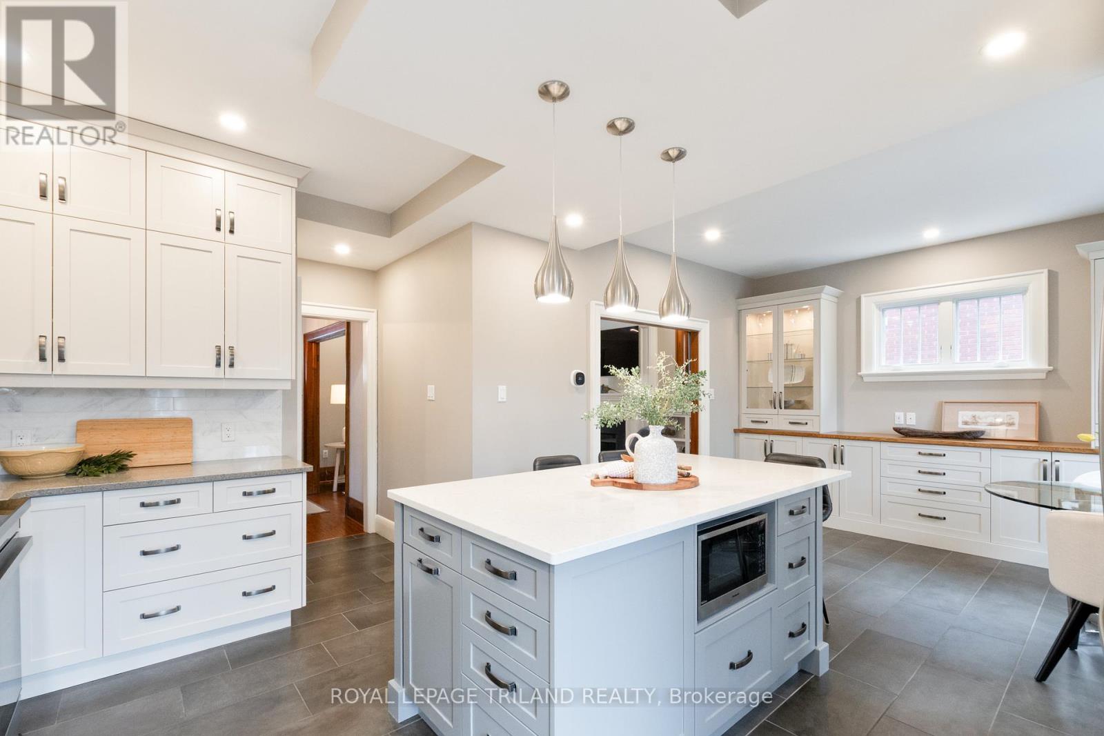 36 Mckenzie Avenue, London South, Ontario  N6C 1V3 - Photo 12 - X12893262