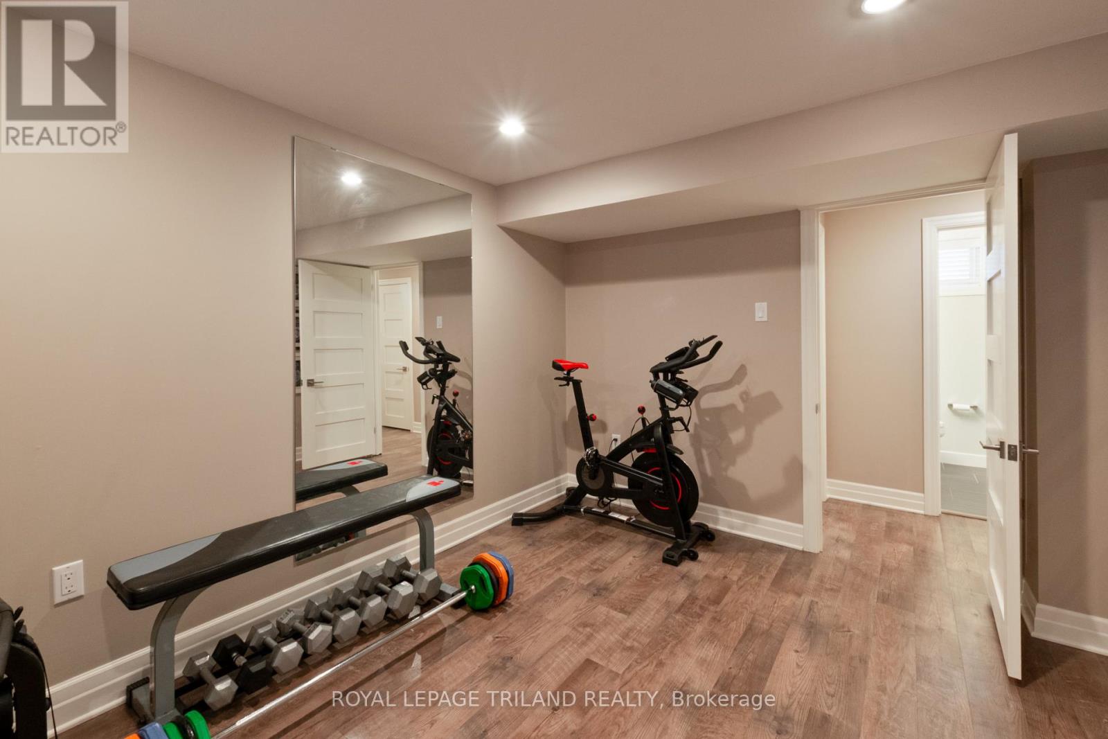 36 Mckenzie Avenue, London South, Ontario  N6C 1V3 - Photo 27 - X12893262