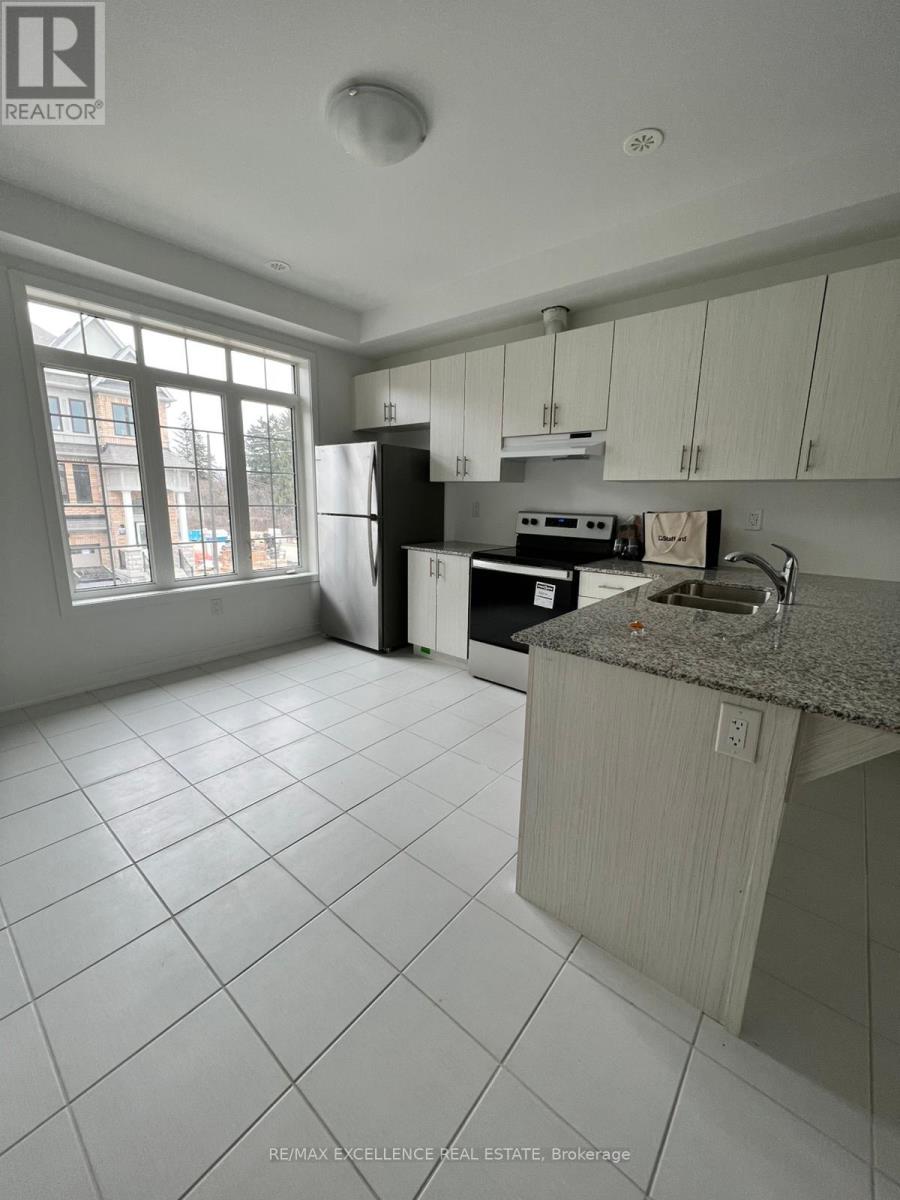 4 Calloway Drive, Whitby, Ontario  L1N 0N9 - Photo 4 - E12892144