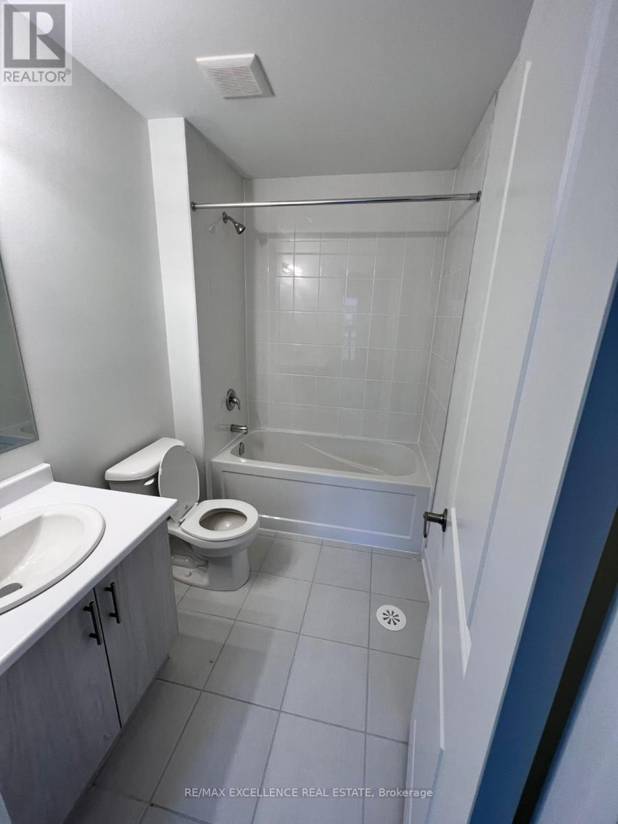 4 Calloway Drive, Whitby, Ontario  L1N 0N9 - Photo 8 - E12892144