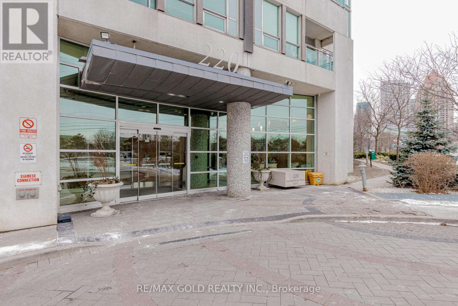 2102 - 220 Burnhamthorpe Road, Mississauga, Ontario  L5B 4N4 - Photo 3 - W12889688