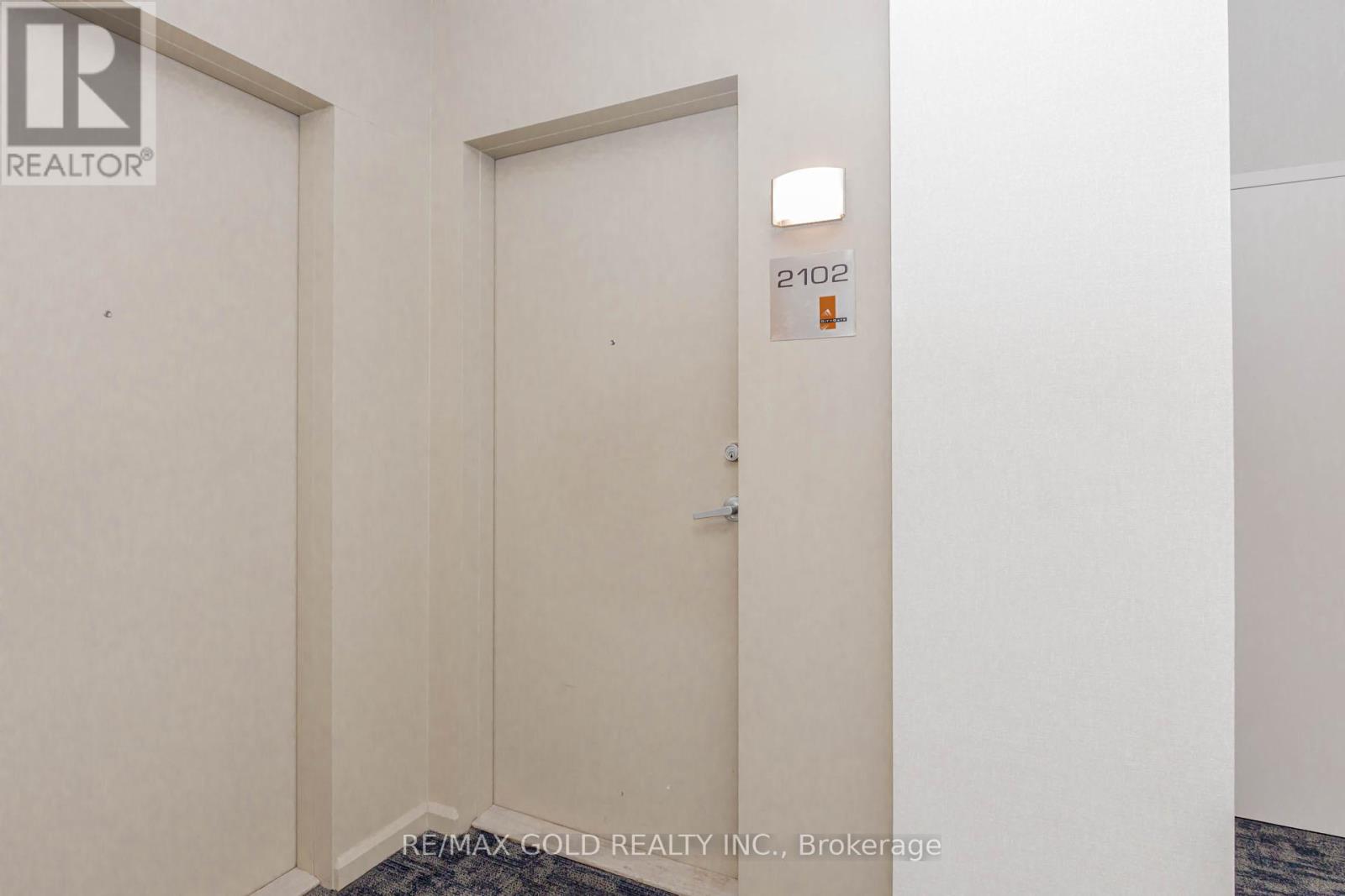 2102 - 220 Burnhamthorpe Road, Mississauga, Ontario  L5B 4N4 - Photo 10 - W12889688