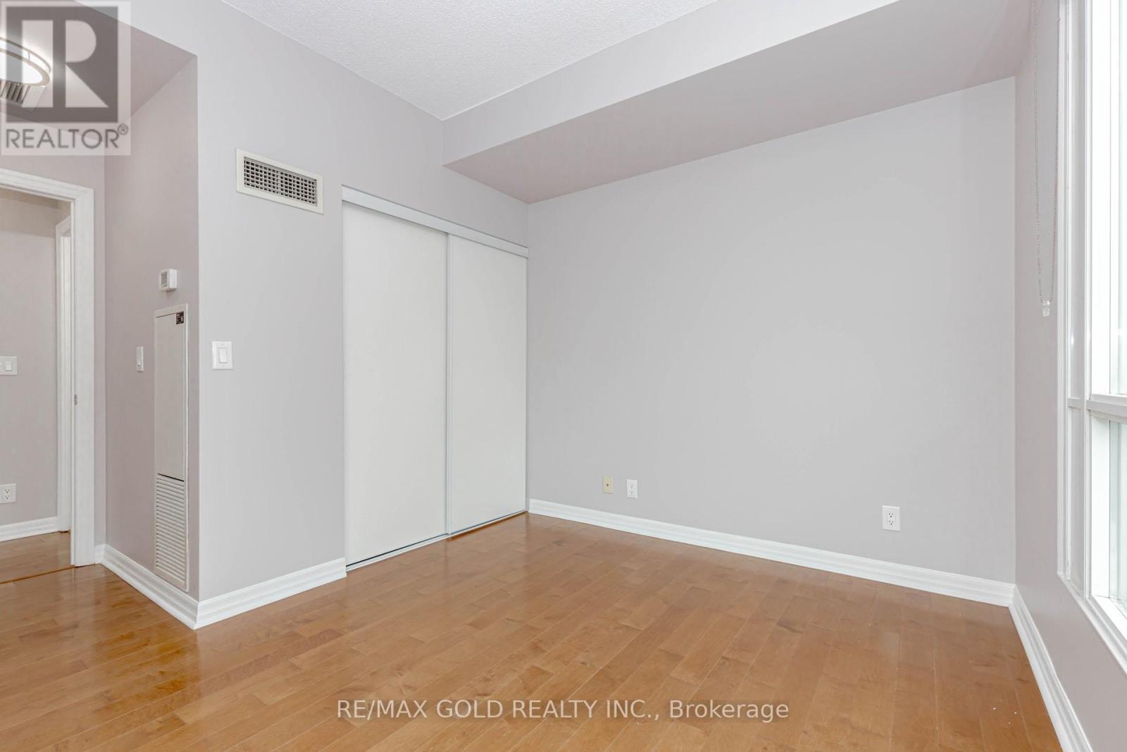 2102 - 220 Burnhamthorpe Road, Mississauga, Ontario  L5B 4N4 - Photo 37 - W12889688