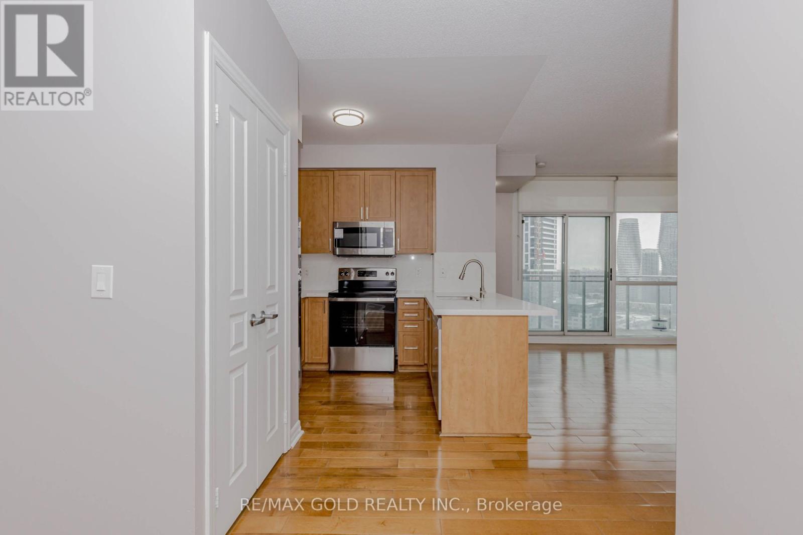 2102 - 220 Burnhamthorpe Road, Mississauga, Ontario  L5B 4N4 - Photo 16 - W12889688