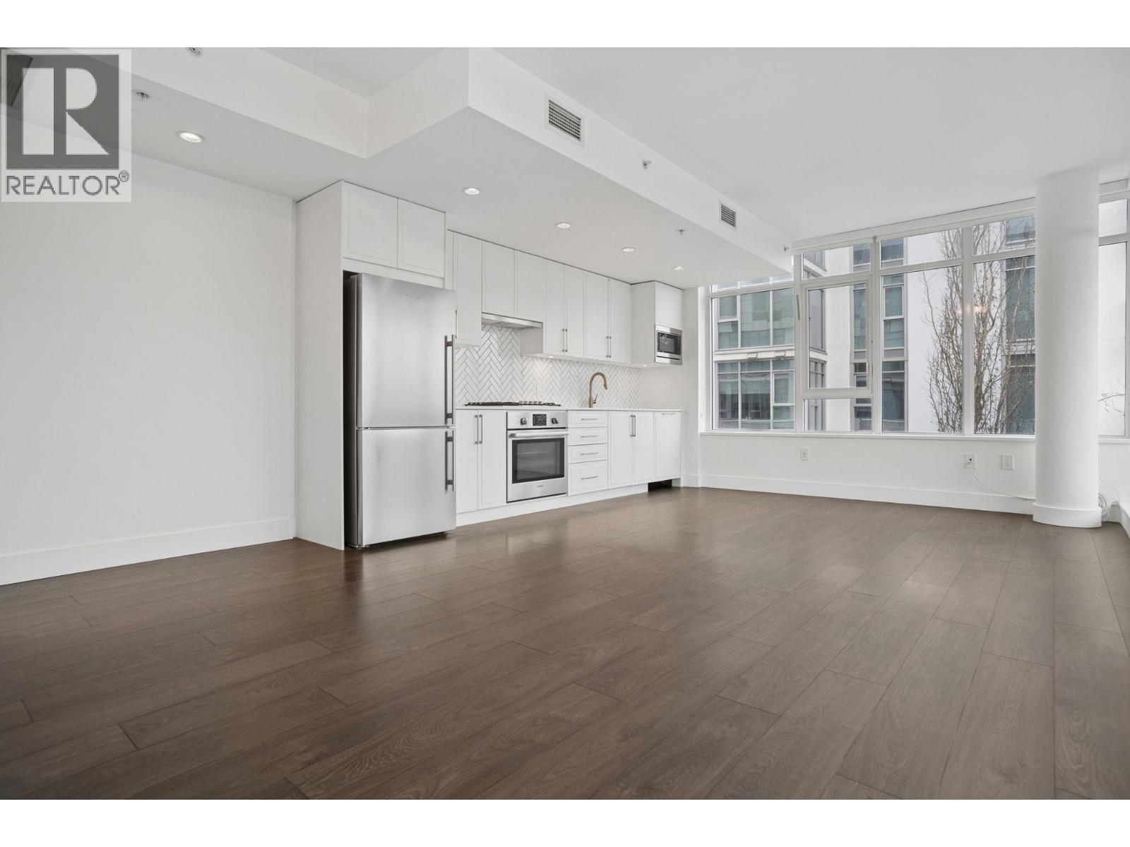 302 2455 Kingsway, Vancouver, British Columbia  V5R 5G8 - Photo 3 - R3100750