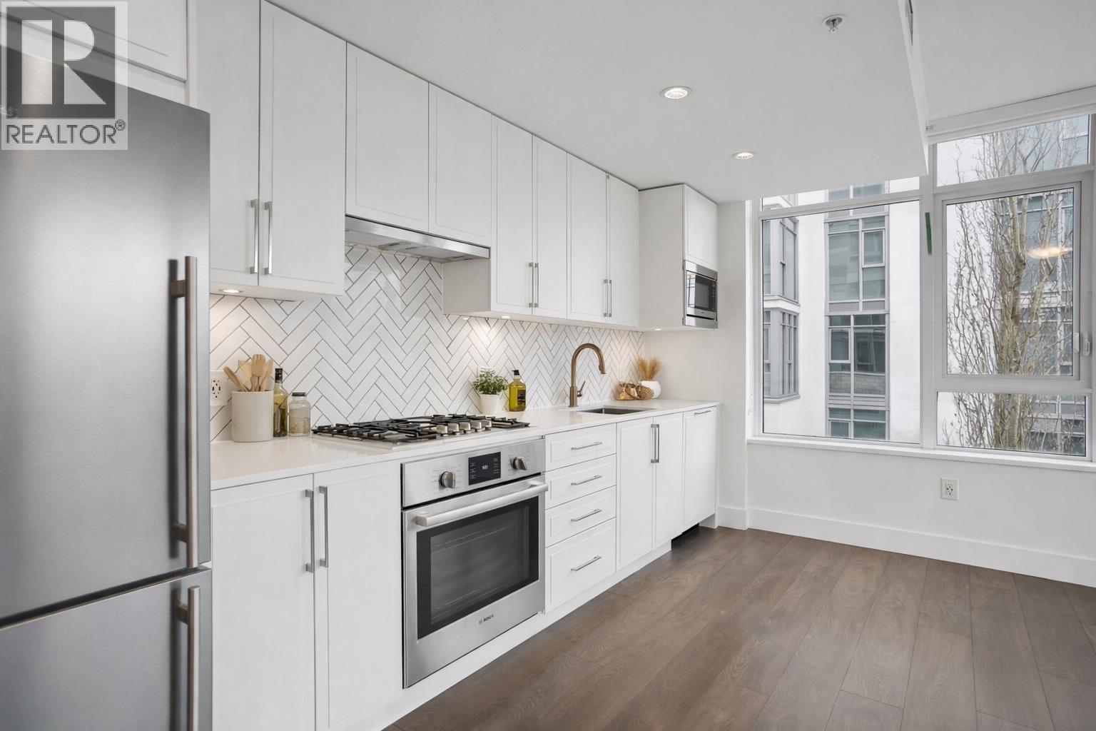 302 2455 Kingsway, Vancouver, British Columbia  V5R 5G8 - Photo 4 - R3100750