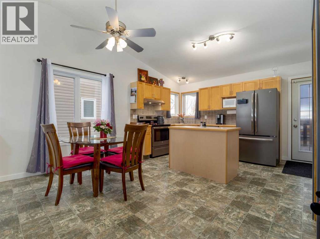 152 Blackfoot Circle W, Lethbridge, Alberta  T1K 7T4 - Photo 10 - A2294183