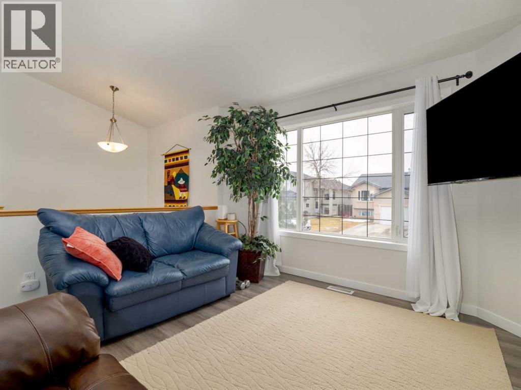 152 Blackfoot Circle W, Lethbridge, Alberta  T1K 7T4 - Photo 8 - A2294183