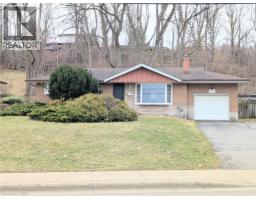 132 PINE Drive, Stoney Creek, Ontario