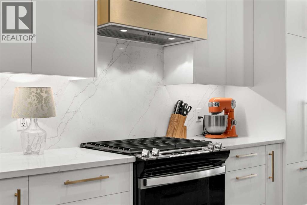 8161 8 Avenue, Calgary, Alberta  T3H 6H9 - Photo 12 - A2287574